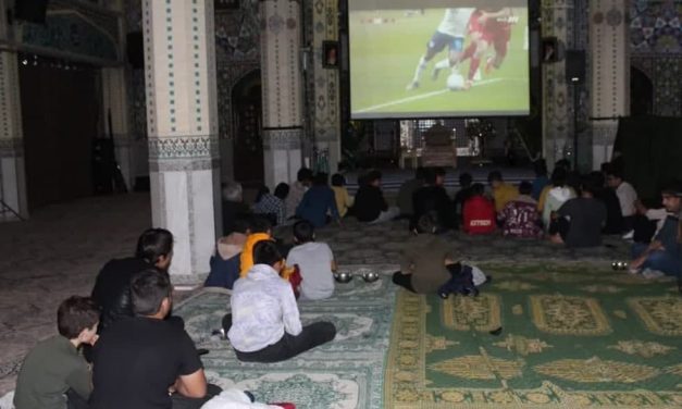 تماشای بازی ایران-انگلیس در بیت الرضا